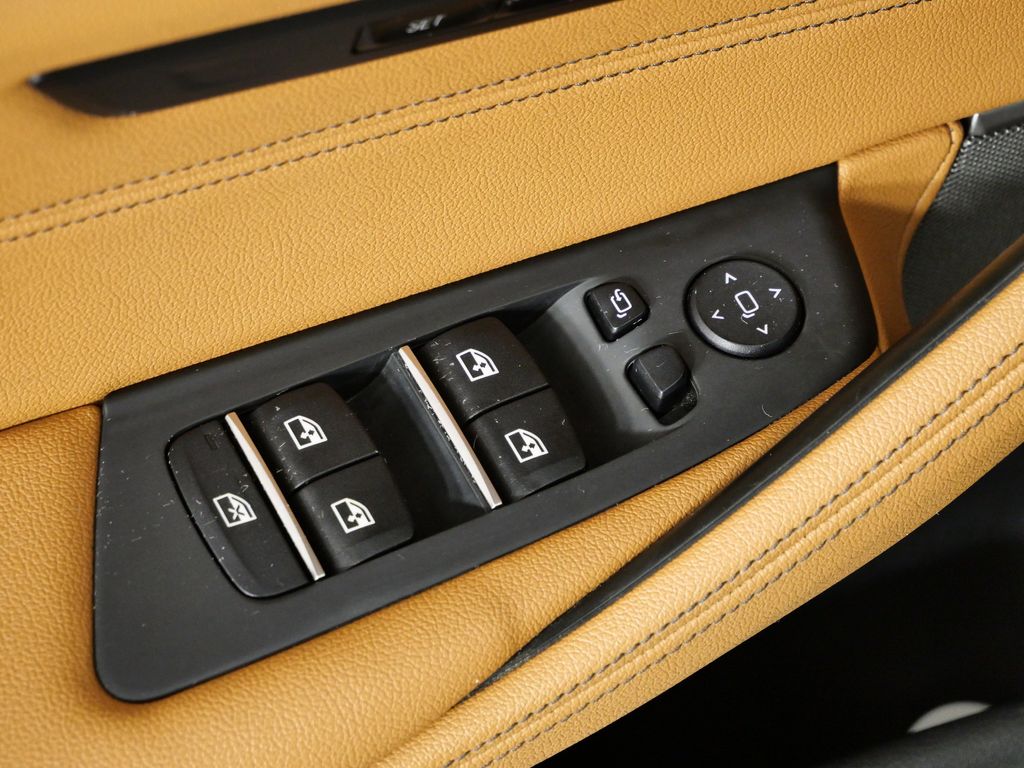 Thumbnail: 2021 BMW 5 Series - 36