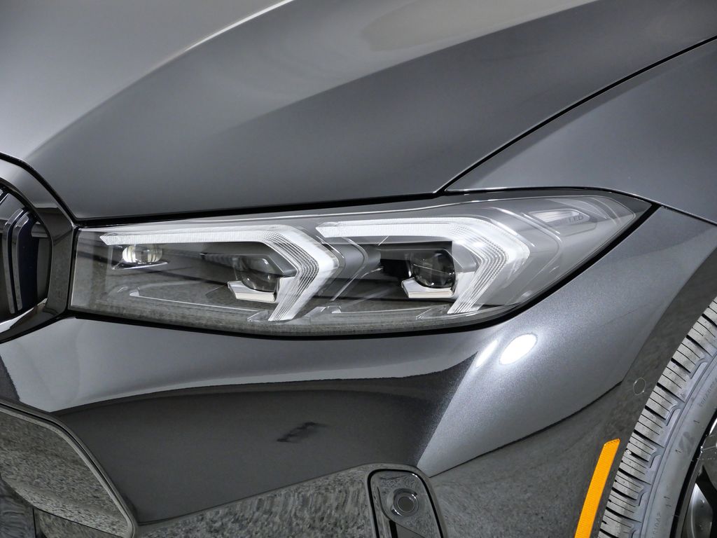 Thumbnail: 2026 BMW 3 Series - 3