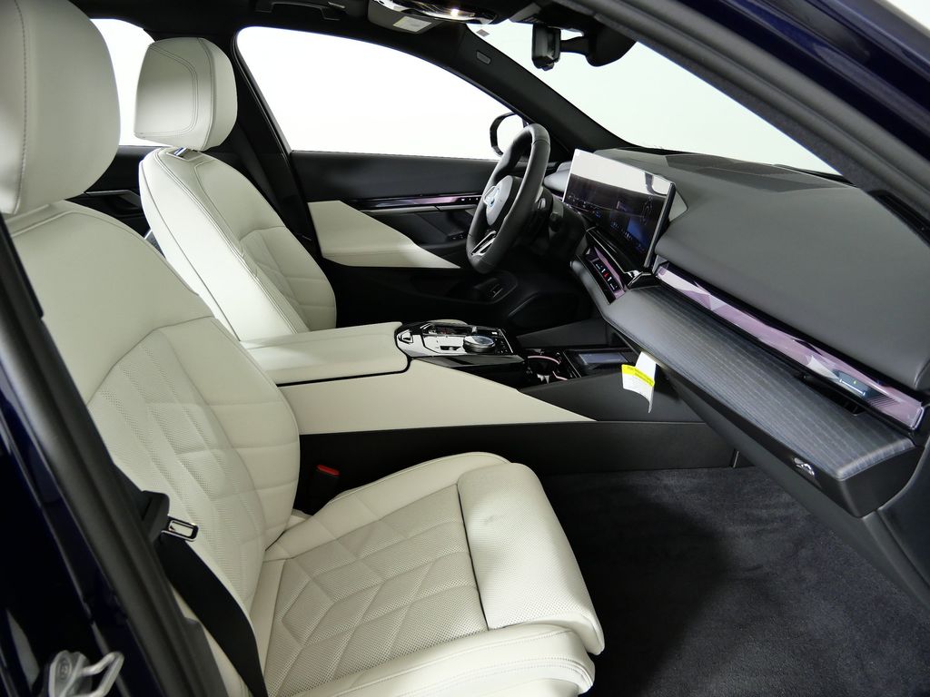 Thumbnail: 2026 BMW 5 Series - 21