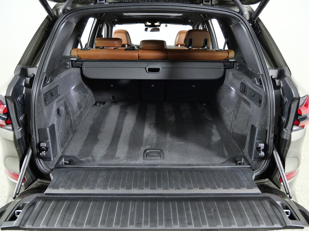 Thumbnail: 2025 BMW X5 - 33