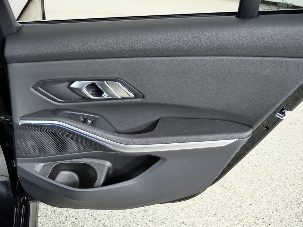 Thumbnail: 2021 BMW 3 Series - 25