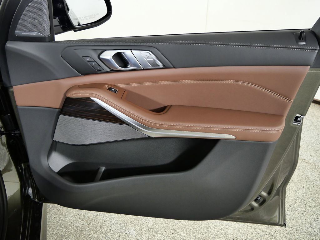 Thumbnail: 2026 BMW X7 - 21