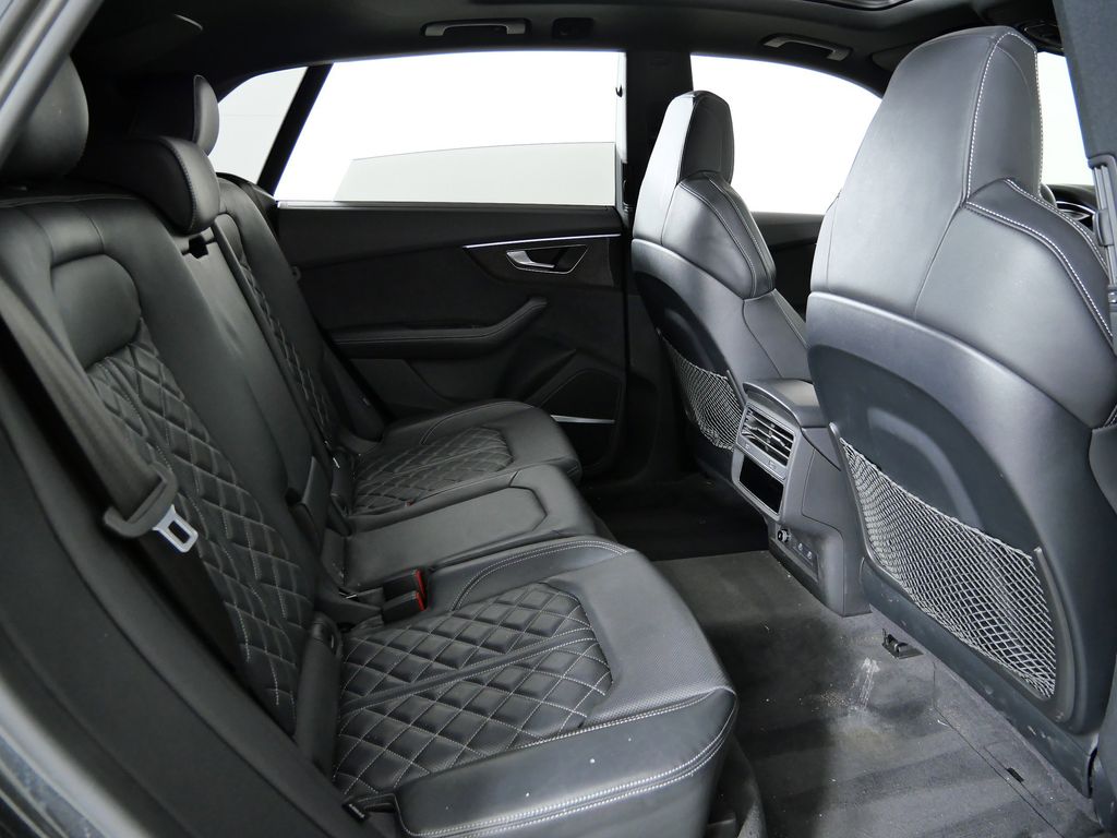 Thumbnail: 2023 Audi SQ8 - 24