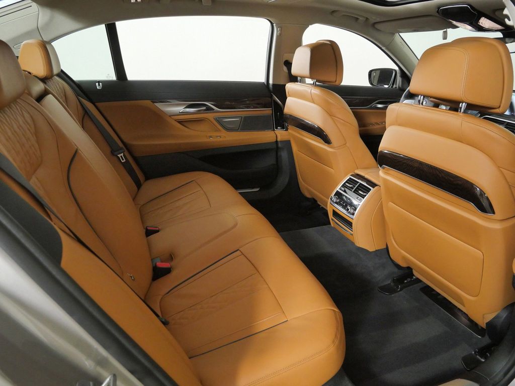 Thumbnail: 2022 BMW 7 Series - 29