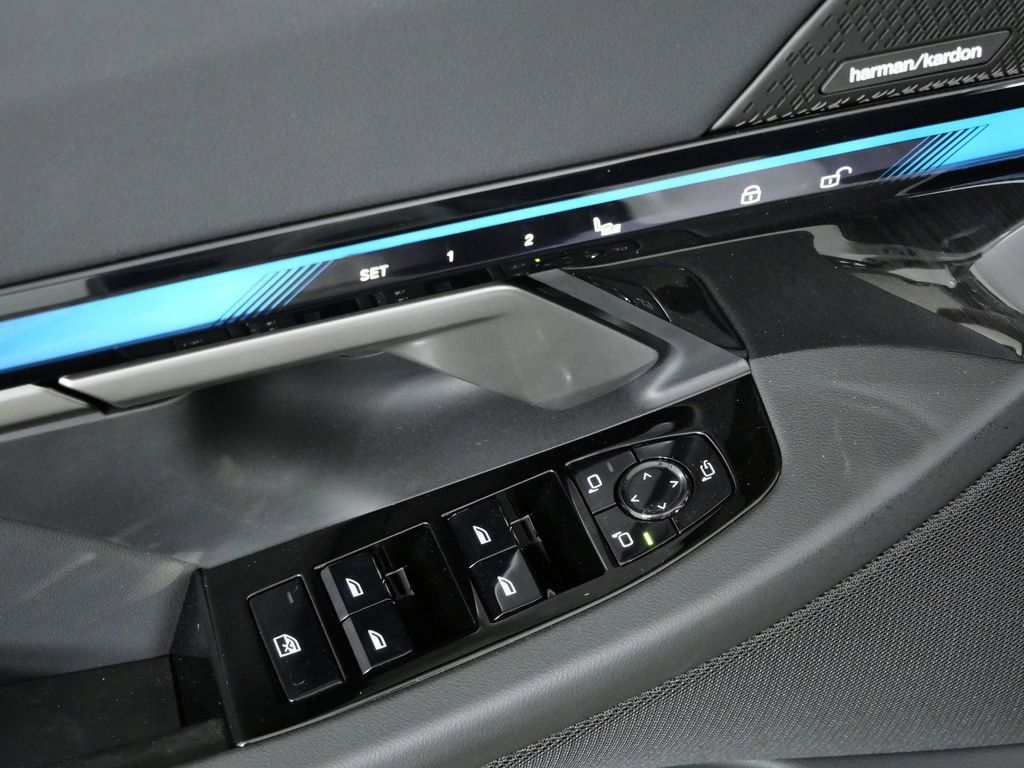 Thumbnail: 2026 BMW i5 - 36