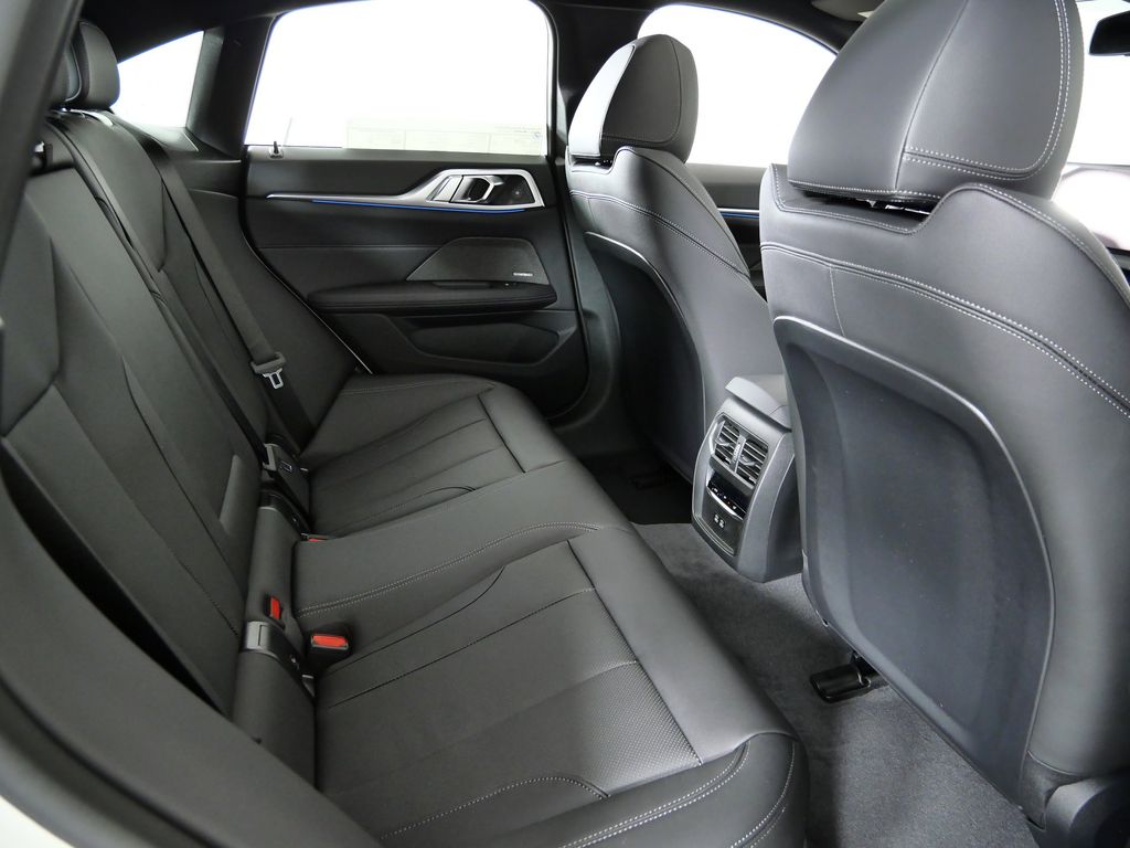 Thumbnail: 2026 BMW i4 - 25