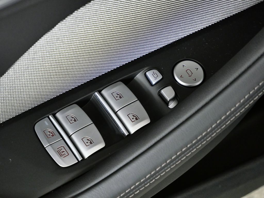 Thumbnail: 2026 BMW 8 Series - 36