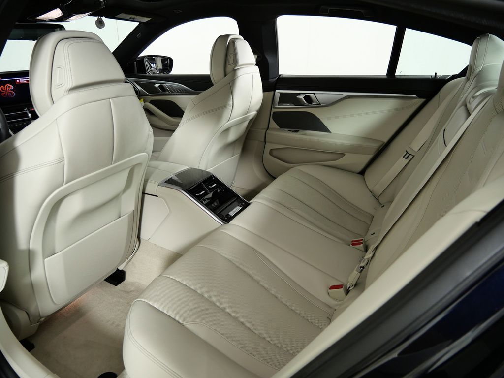 Thumbnail: 2026 BMW 8 Series - 30