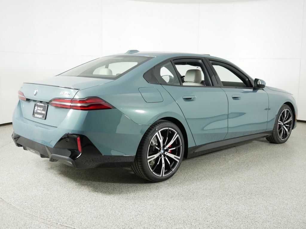 Thumbnail: 2025 BMW 5 Series - 10