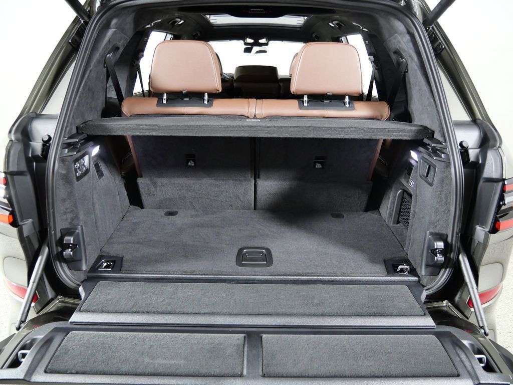 Thumbnail: 2026 BMW X7 - 32