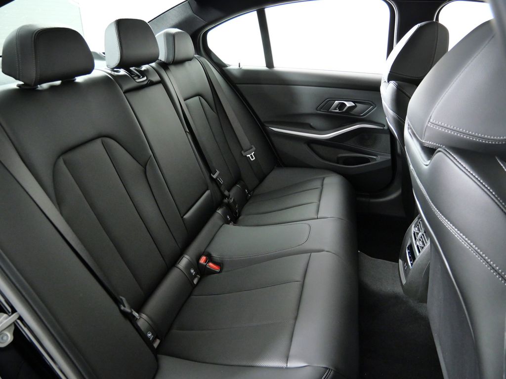 Thumbnail: 2026 BMW 3 Series - 26