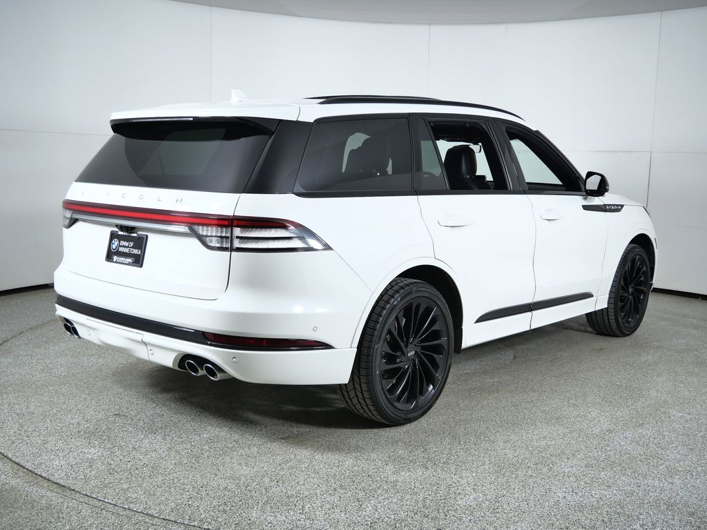 Thumbnail: 2023 Lincoln Aviator - 10