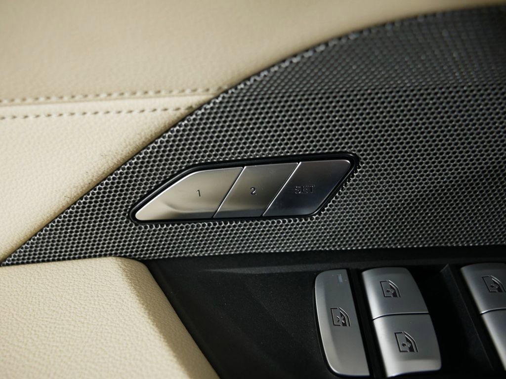 Thumbnail: 2025 BMW i4 - 35