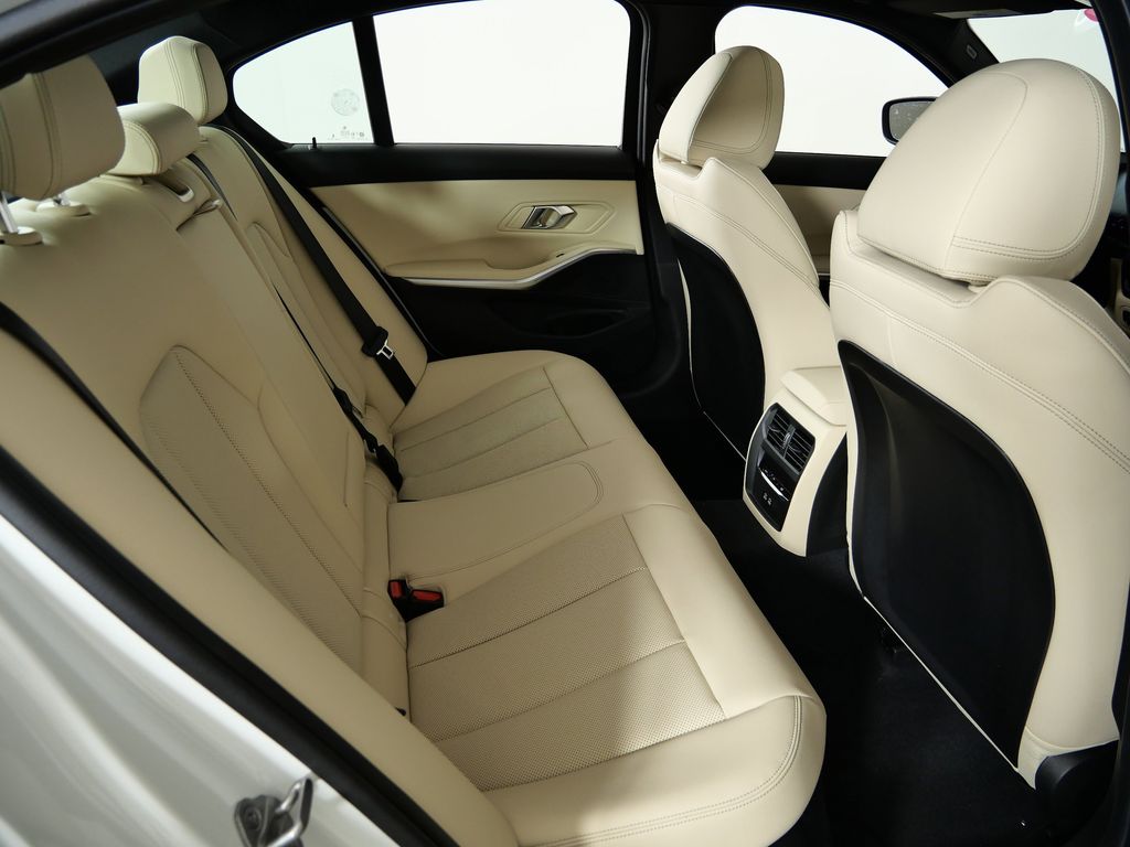 Thumbnail: 2026 BMW 3 Series - 25