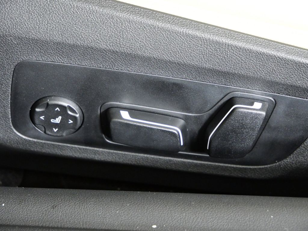 Thumbnail: 2026 BMW 4 Series - 36