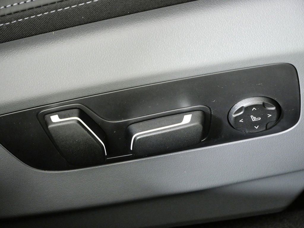 Thumbnail: 2026 BMW 5 Series - 23