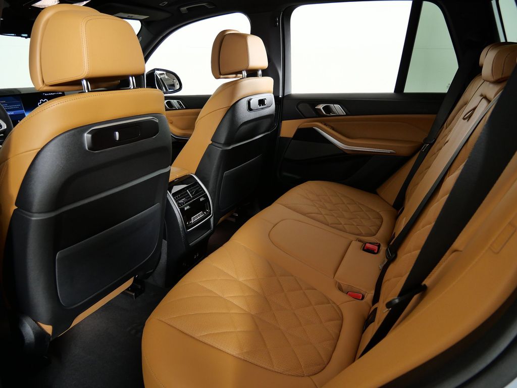 Thumbnail: 2026 BMW X5 - 32