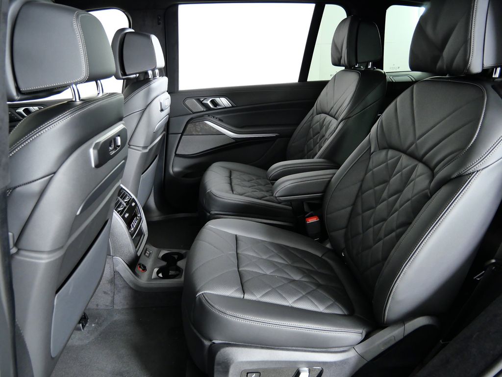 Thumbnail: 2026 BMW X7 - 33