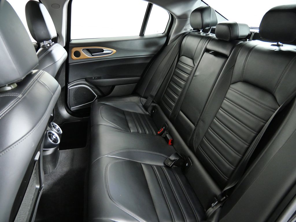 Thumbnail: 2017 Alfa Romeo Giulia - 31