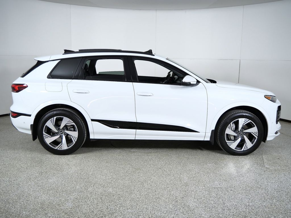 Thumbnail: 2025 Audi Q6 e-tron - 9