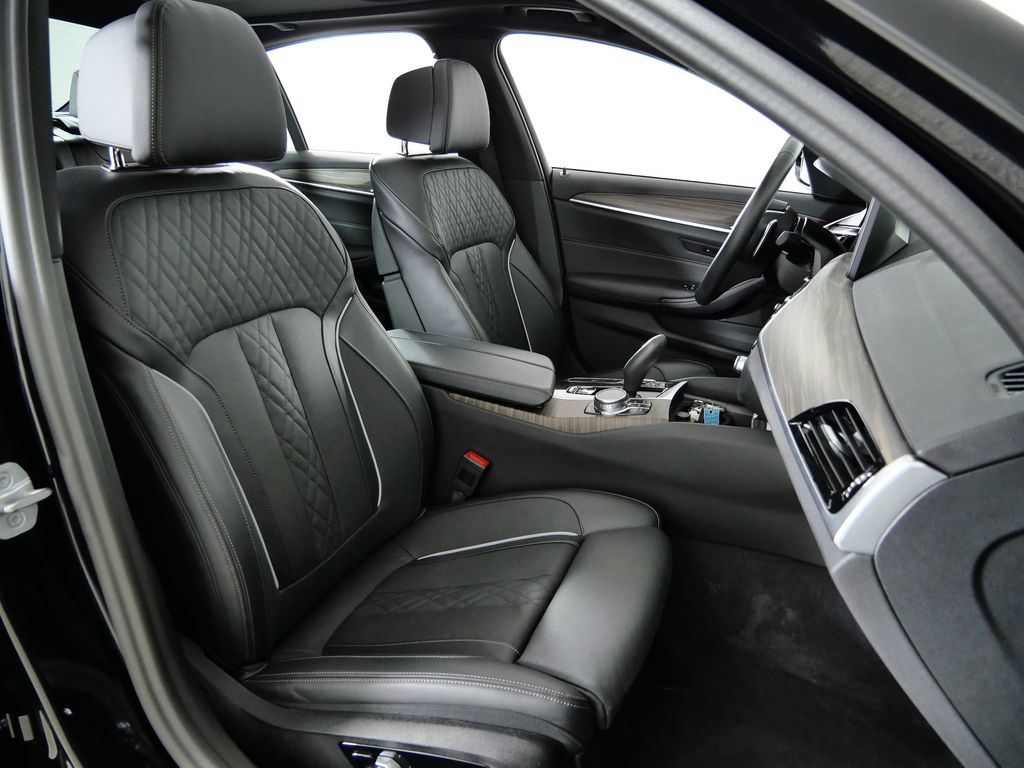 Thumbnail: 2023 BMW 5 Series - 26