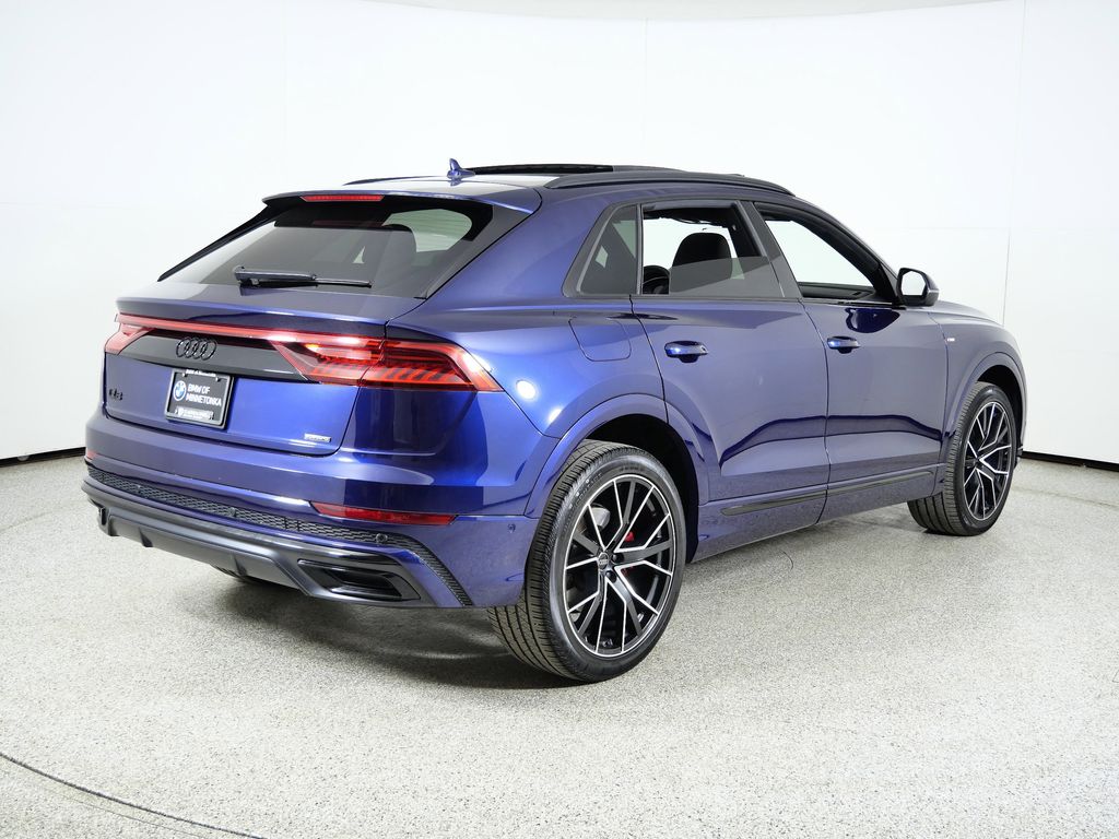 Thumbnail: 2023 Audi Q8 - 10