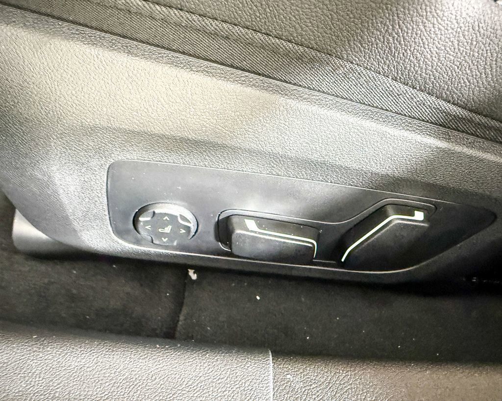 Thumbnail: 2025 BMW i4 - 36