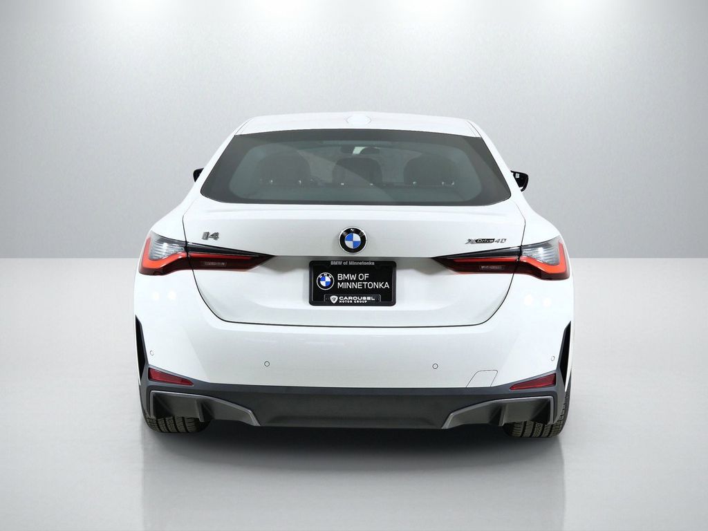Thumbnail: 2026 BMW i4 - 10
