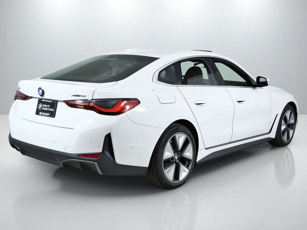 Thumbnail: 2026 BMW i4 - 9