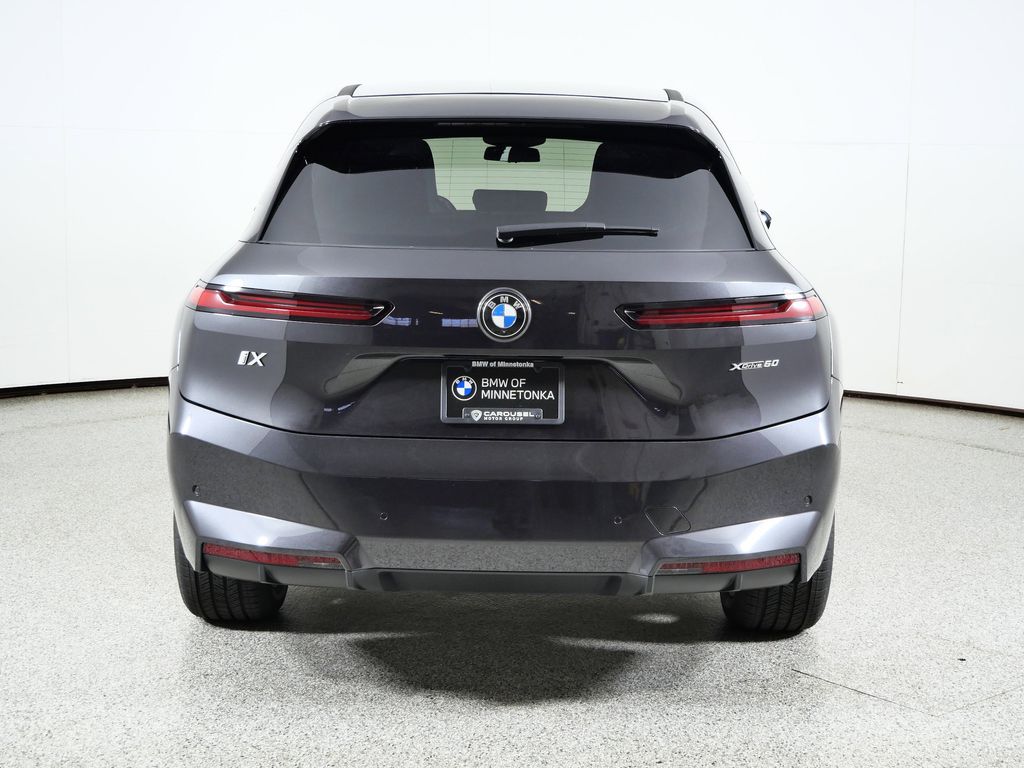 Thumbnail: 2026 BMW iX - 10