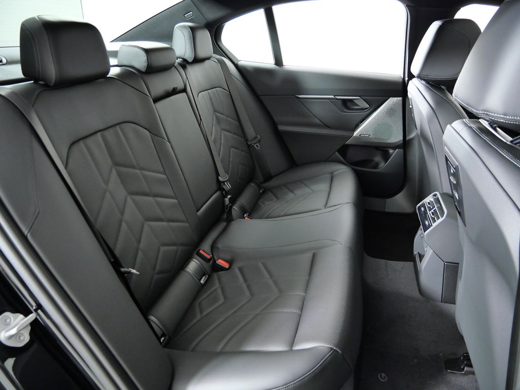 Thumbnail: 2026 BMW 5 Series - 25