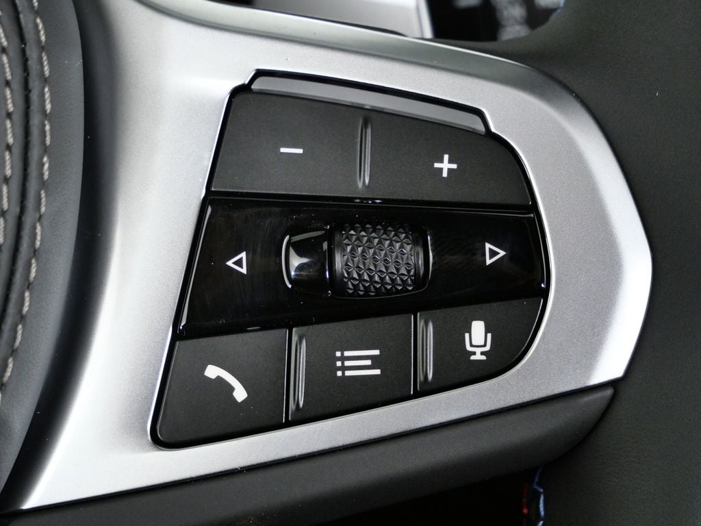 Thumbnail: 2026 BMW X7 - 42