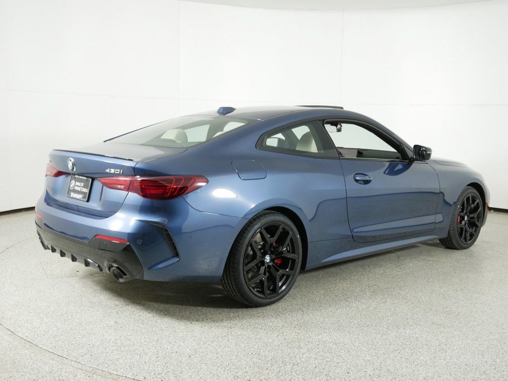 Thumbnail: 2025 BMW 4 Series - 10