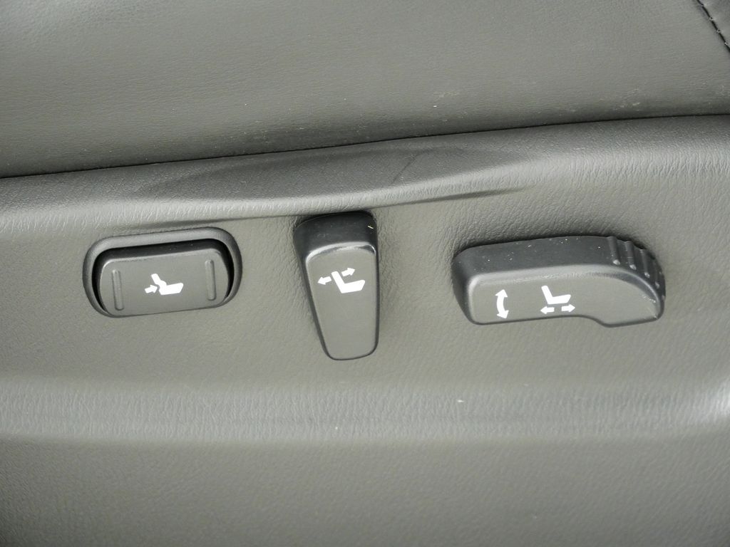 Thumbnail: 2015 INFINITI QX80 - 23