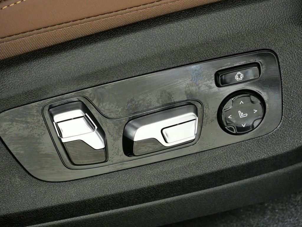 Thumbnail: 2026 BMW X7 - 24