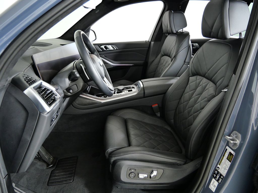 Thumbnail: 2025 BMW X7 - 41