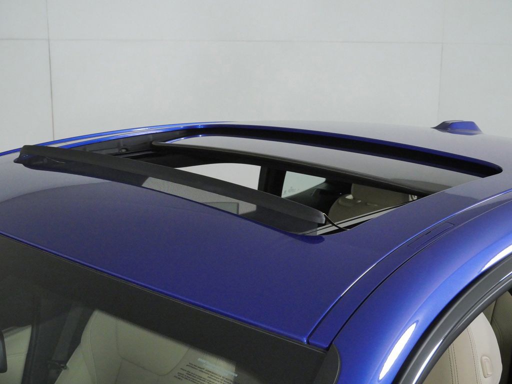 Thumbnail: 2026 BMW i4 - 17