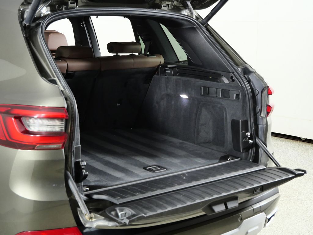 Thumbnail: 2020 BMW X5 - 29