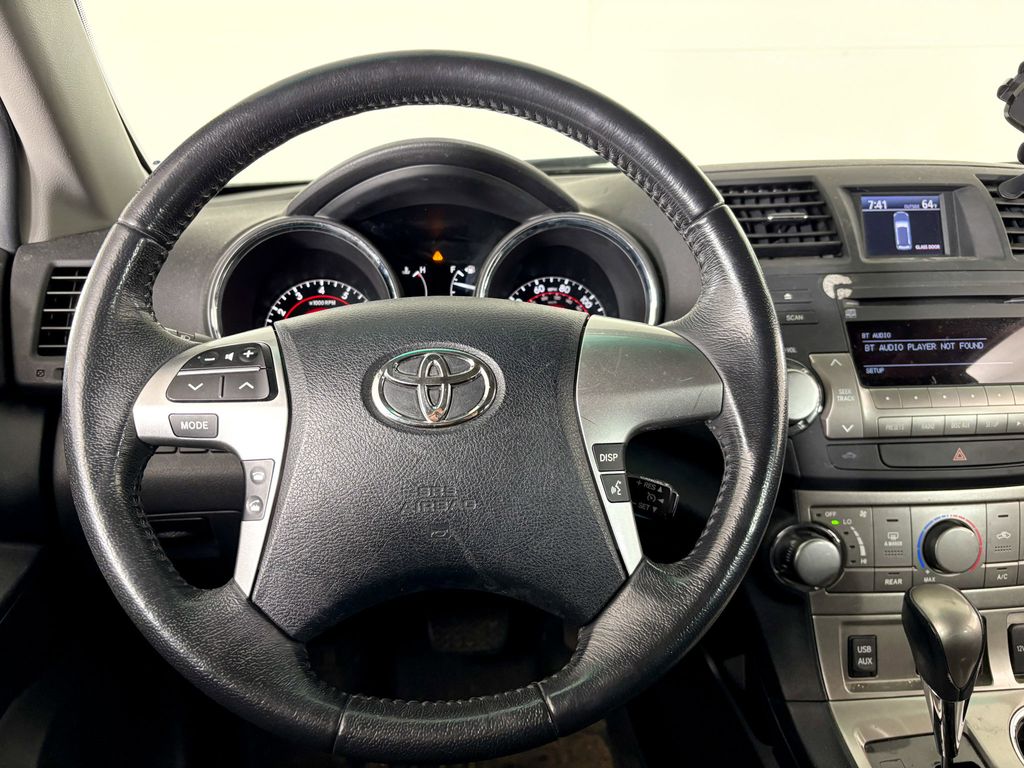 Thumbnail: 2011 Toyota Highlander - 8
