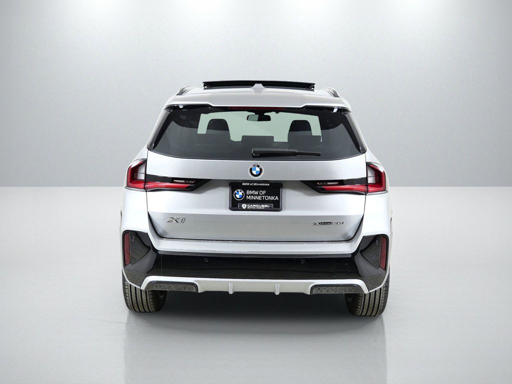 Thumbnail: 2026 BMW X1 - 10