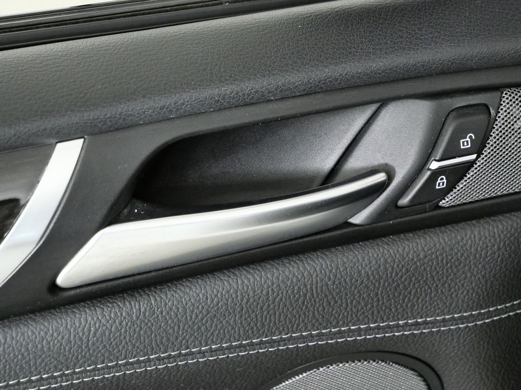 Thumbnail: 2017 BMW X4 - 37