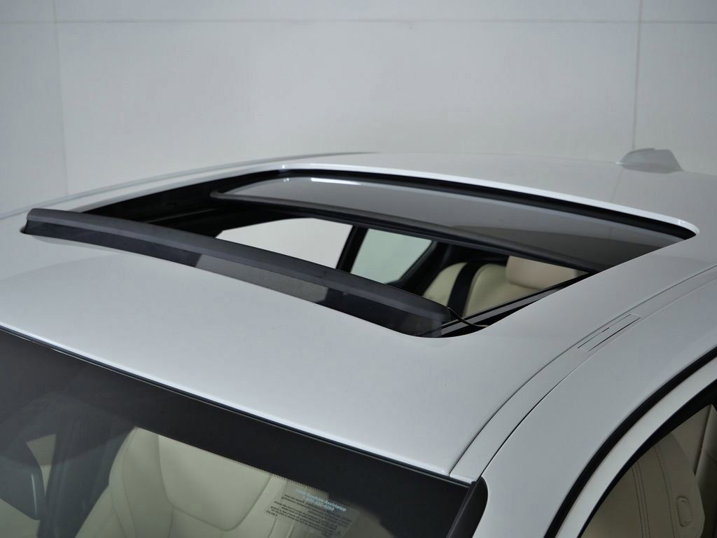 Thumbnail: 2026 BMW 3 Series - 19