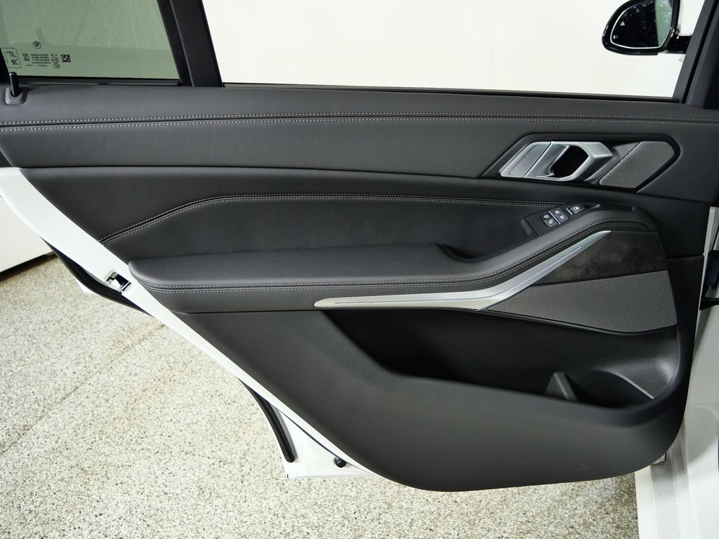 Thumbnail: 2026 BMW X7 - 33