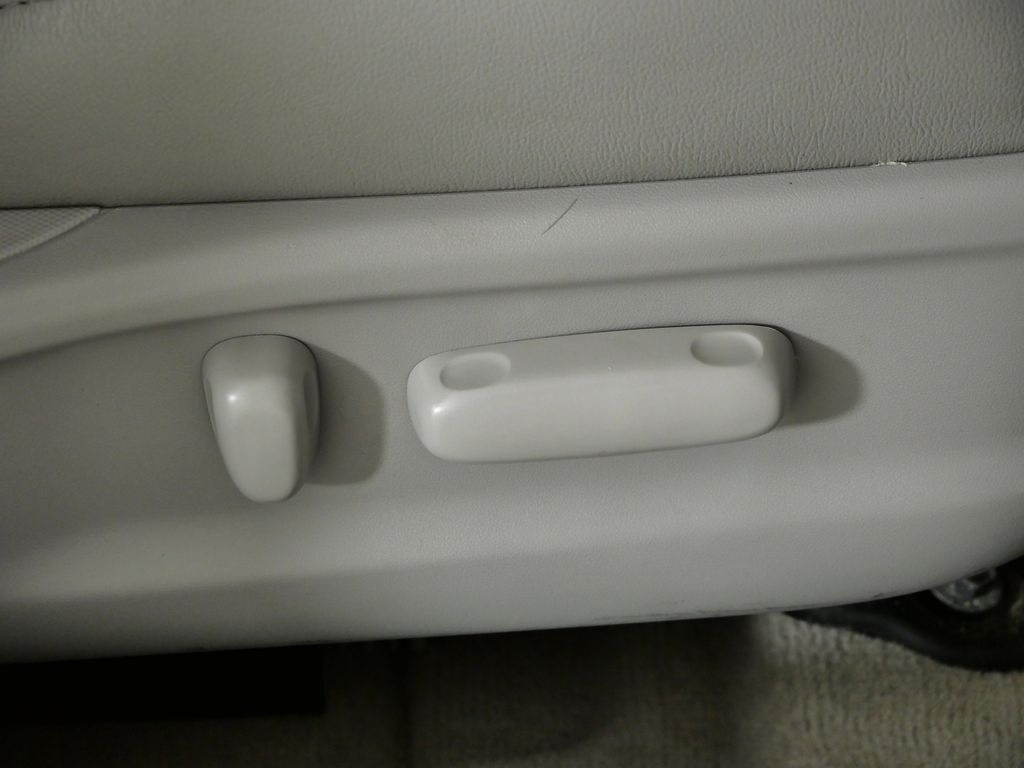 Thumbnail: 2011 Toyota Camry - 23