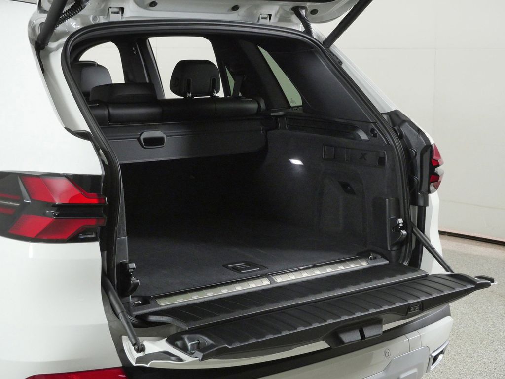 Thumbnail: 2026 BMW X5 - 29