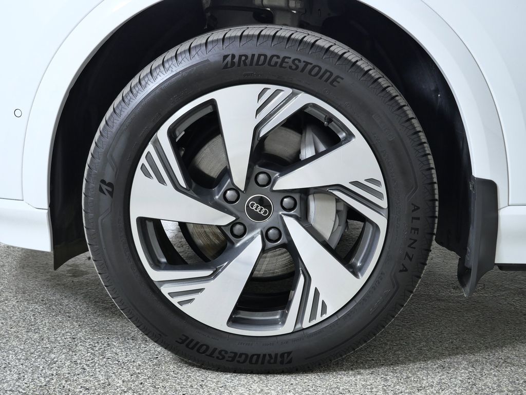 Thumbnail: 2025 Audi Q6 e-tron - 18