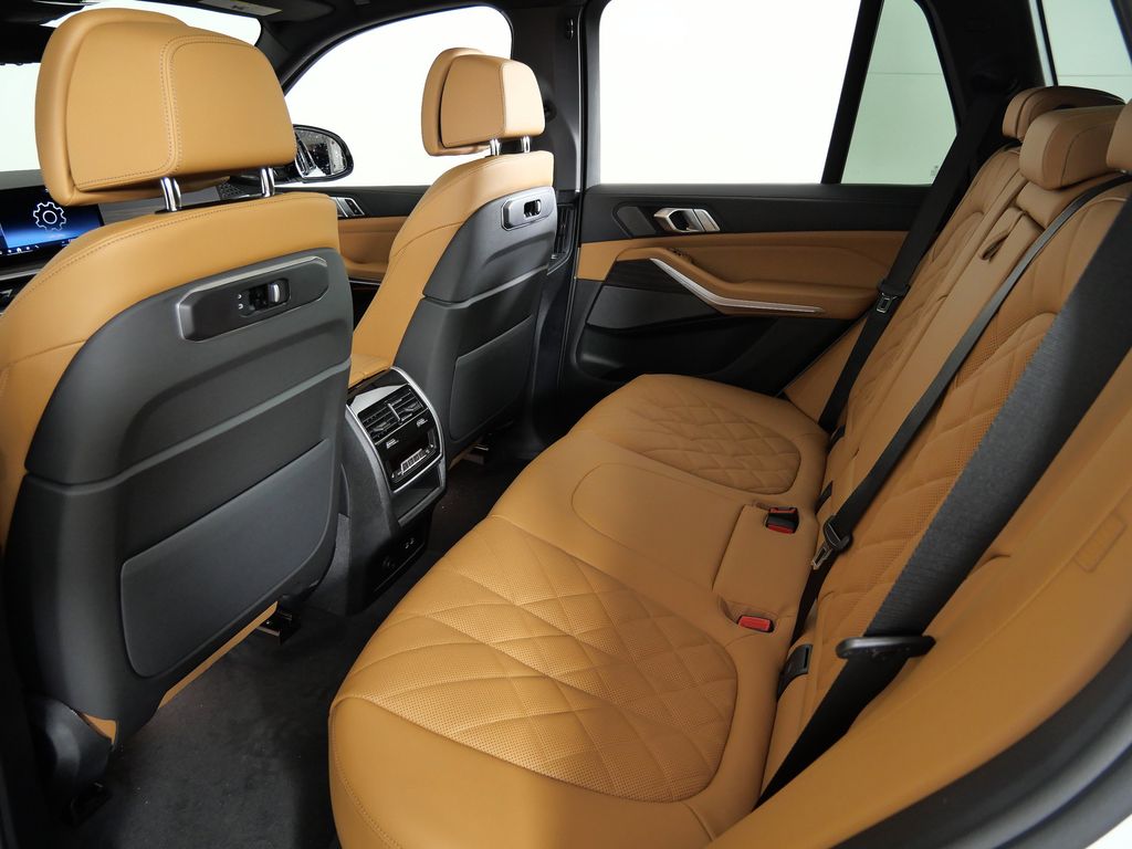 Thumbnail: 2026 BMW X5 - 32