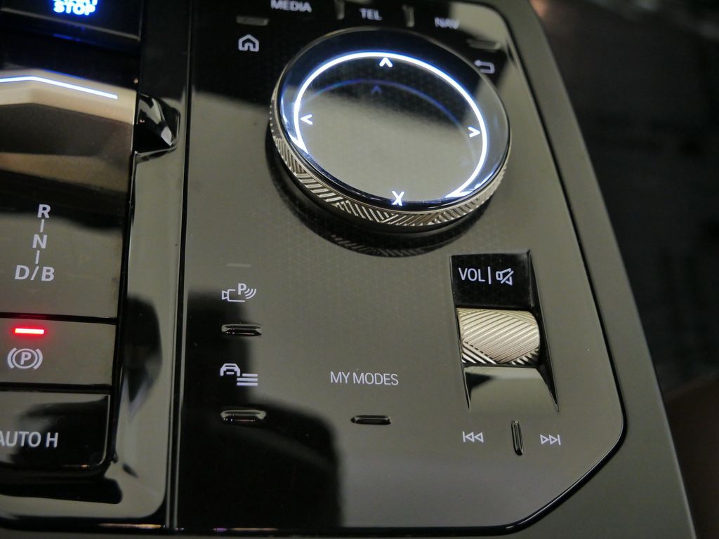 Thumbnail: 2023 BMW iX - 47