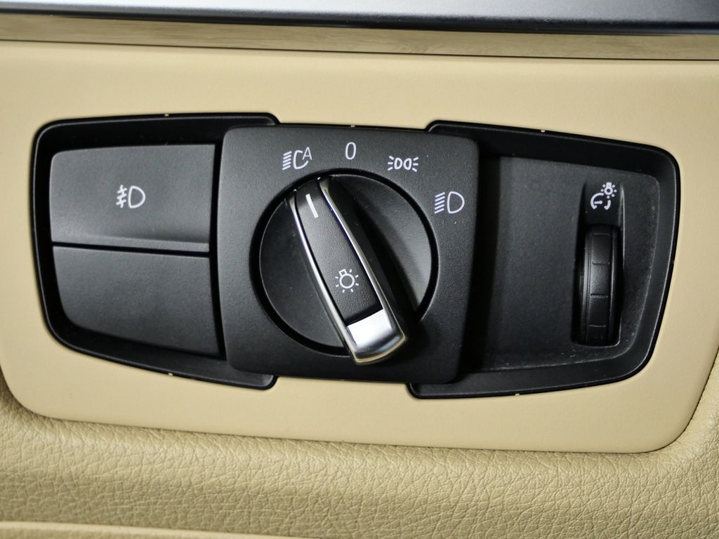 Thumbnail: 2015 BMW 3 Series - 37