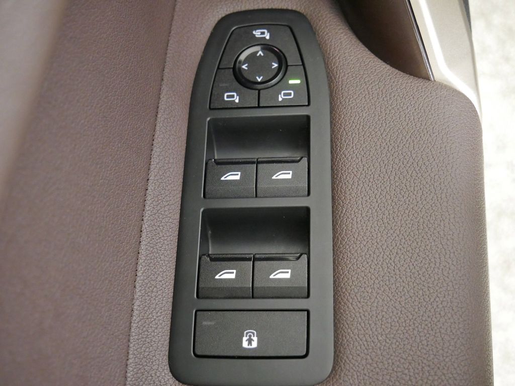 Thumbnail: 2023 BMW iX - 41